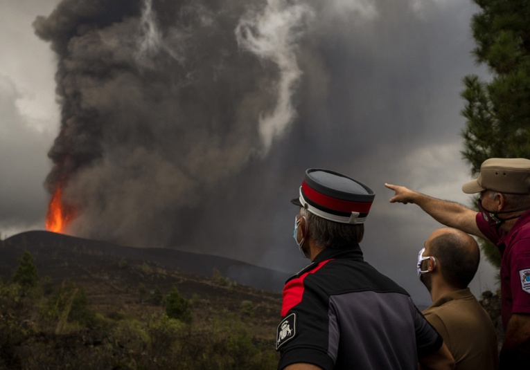 Cancelan todos los vuelos a La Palma por la erupción del volcán Cumbre Vieja cancelan-todos-los-vuelos-a-la-palma-por-la-erupcion-del-volc-n-cumbre-vieja-134645-134649.jpg