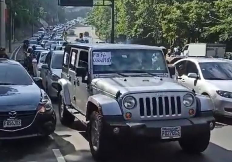Caravana de conductores en Zona 15 exige renuncia de funcionarios caravana-de-conductores-en-zona-15-114645-115029.png