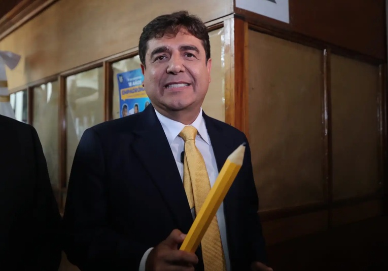 Carlos Pineda interpone acción legal para garantizar su participación en las elecciones generales carlos-pineda-interpone-accion-legal-para-garantizar-su-participacion-en-las-elecciones-generales-155146-155227.jpg