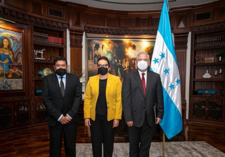 Carlos Quesada presenta sus credenciales como nuevo embajador de Honduras ante la OEA carlos-quesada-presenta-sus-credenciales-como-nuevo-embajador-de-honduras-ante-la-oea-190051-190110.jpg