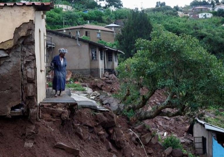 Casi 260 personas han muerto por inundaciones en Sudáfrica casi-260-personas-han-muerto-por-inundaciones-en-sud-frica-153347-153351.jpg