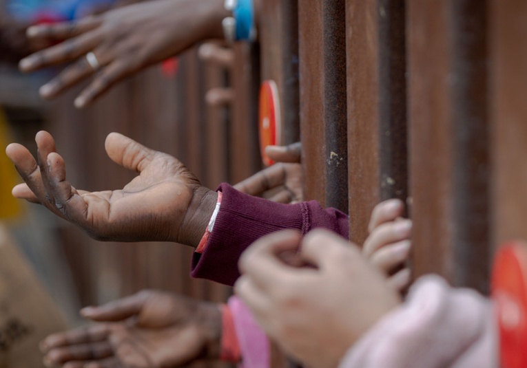 Centenar de migrantes inician un ayuno en Tijuana para reclamar citas de asilo en EE.UU. centenar-de-migrantes-inician-un-ayuno-en-tijuana-para-reclamar-citas-de-asilo-en-ee-uu-112839-112941.jpg