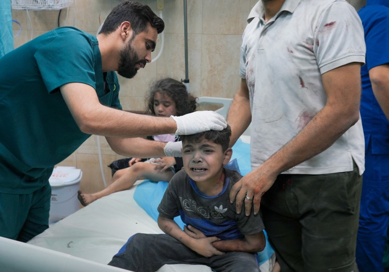 Cirujanos de Gaza se ven obligados a operar sin analgésicos cirujanos-de-gaza-se-ven-obligados-a-operar-sin-analgesicos-092550-092645.jpg