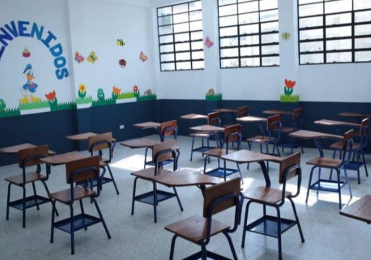 Clases presenciales suspendidas en 14 departamentos por lluvias