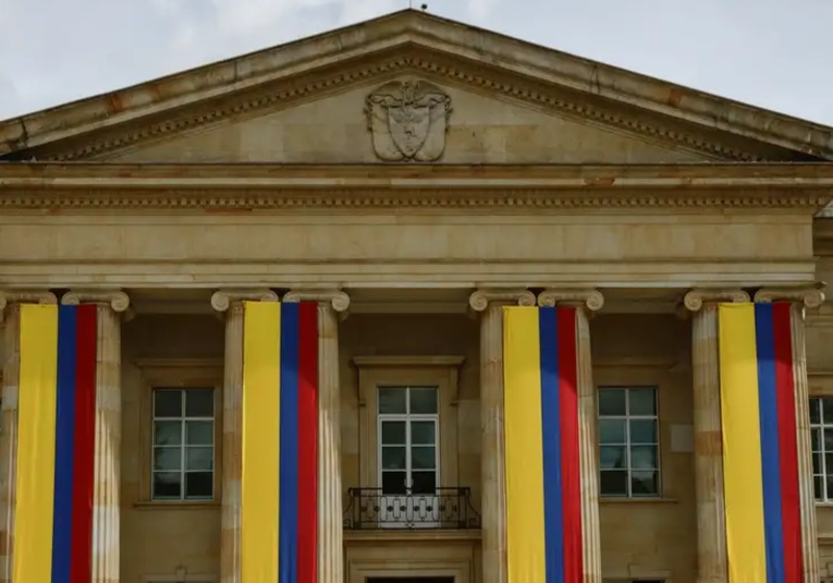 Colombia dice que EE.UU. retira visas a funcionarios ex M-19