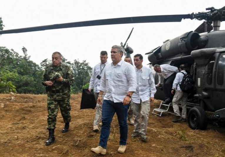 Colombia: ofrecen millonaria recompensa por atacantes de helicóptero presidencial colombia-ofrecen-millonaria-recompensa-por-atacantes-de-helicoptero-presidencial-190851-190934.jpg