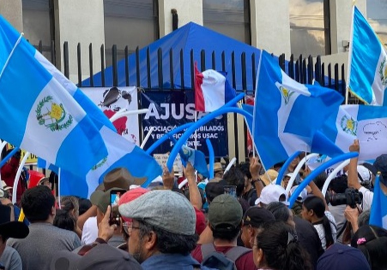 Comerciantes de la capital se unen a las protestas exigiendo cambios en el sistema judicial. comerciantes-de-la-capital-se-unen-a-las-protestas-exigiendo-cambios-en-el-sistema-judicial-171643-171756.jpg