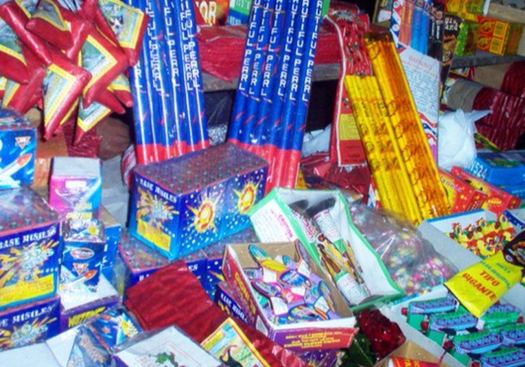 Comerciantes reportan bajas ventas de fuegos artificiales