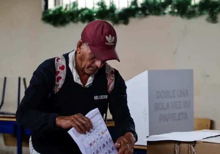 Comienzan las elecciones presidenciales en Ecuador comienzan-las-elecciones-presidenciales-en-ecuador-141537-141552.jpg