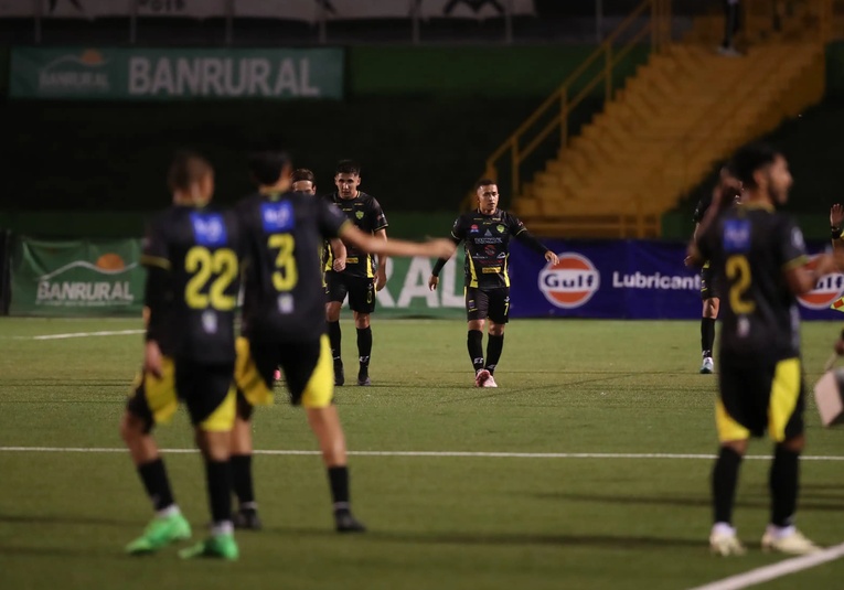 Comunicaciones FC cae nuevamente por distracciones en jugadas a balón parado comunicaciones-fc-cae-nuevamente-por-distracciones-en-jugadas-a-balon-parado-175228-175400.jpg