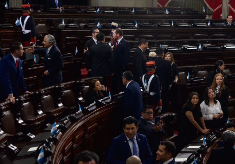 Congreso celebra sesión solemne por el 203 aniversario de la Independencia de Guatemala congreso-celebra-sesion-solemne-por-el-203-aniversario-de-la-independencia-de-guatemala-175551-175637.jpg