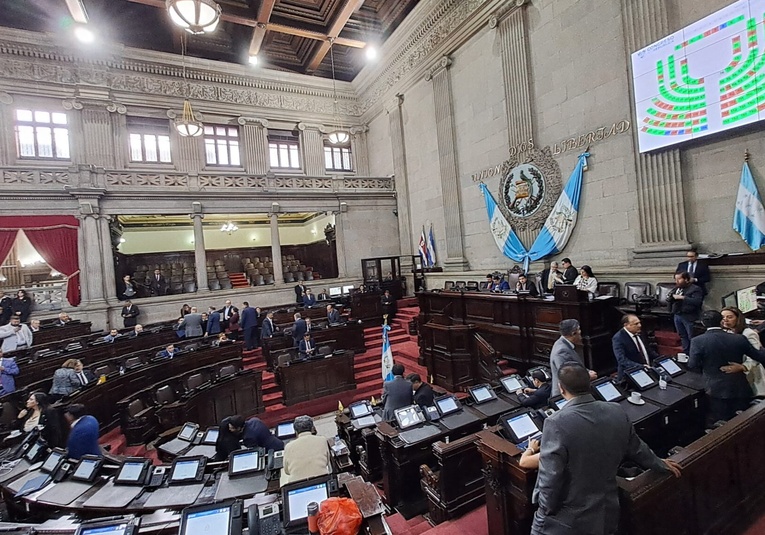 Congreso evalúa aumento salarial para diputados: informe financiero será clave