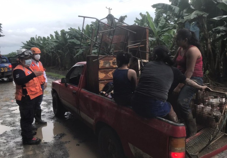 CONRED realiza evacuaciones en el sector Calle Vieja, Rí­o Bravo en Suchitepéquez conred-realiza-evacuaciones-en-el-sector-calle-vieja-rio-bravo-en-suchitepequez-112138-112256.jpg
