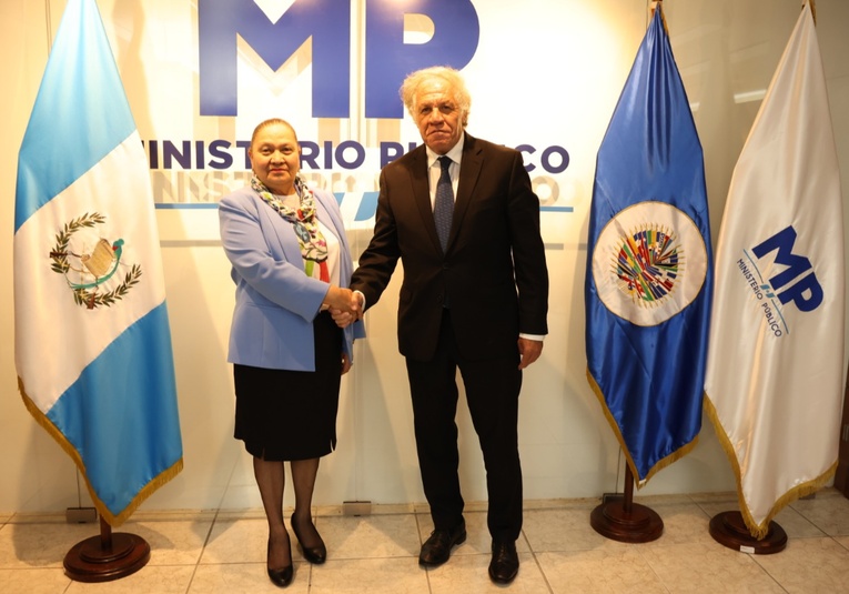 Consuelo Porras sostuvo una reunión con el secretario general de la OEA, Luis Almagro consuelo-porras-sostuvo-una-reunion-con-el-secretario-general-de-la-oea-luis-almagro-181111-181153.jpg
