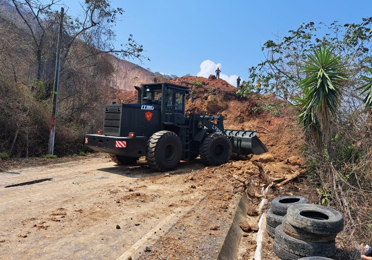 Continúan trabajos de remoción tras derrumbe en Santa Rosa continuan-trabajos-de-remocion-tras-derrumbe-en-santa-rosa-120827-121041.jpg