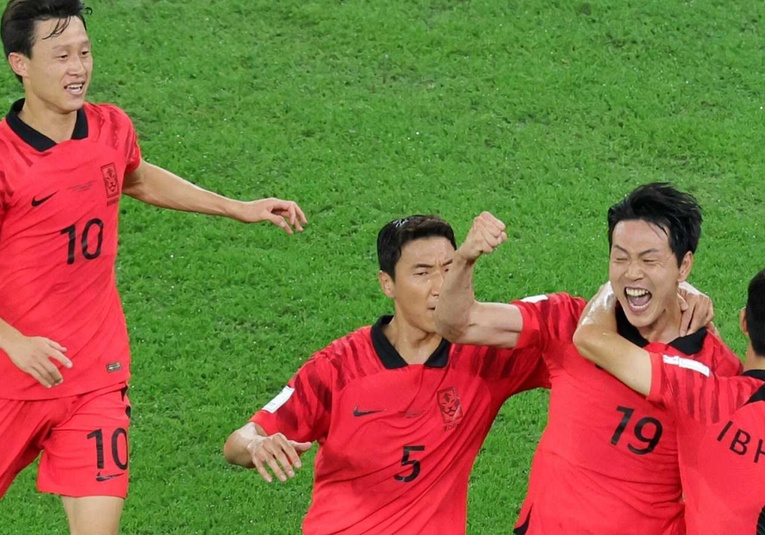 Corea del Sur remonta a Portugal en el descuento y deja a Uruguay fuera corea-del-sur-remonta-a-portugal-en-el-descuento-y-deja-a-uruguay-fuera-111520-111613.jpg