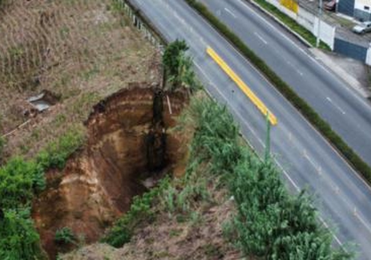 COVIAL reporta socavamiento en kilómetro 26.2 de la ruta hacia El Salvador covial-reporta-socavamiento-en-kilometro-26-2-de-la-ruta-hacia-el-salvador-131747-131805.jpg