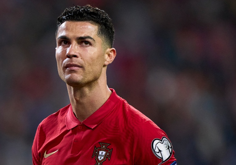 Cristiano Ronaldo revela que uno de sus gemelos murió durante el parto cristiano-ronaldo-revela-que-uno-de-sus-gemelos-murio-durante-el-parto-131938-131943.jpg