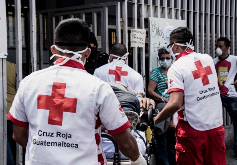 Cruz Roja continúa traslado a pacientes por COVID-19