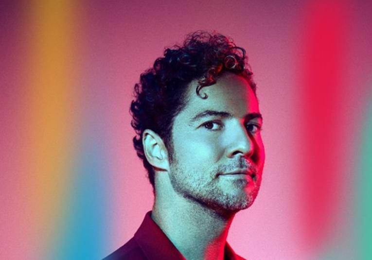 David Bisbal presenta su nuevo y tan esperado álbum:  ME SIENTO VIVO david-bisbal-presenta-su-nuevo-y-tan-esperado-lbum-me-siento-vivo-100704-100712.jpg