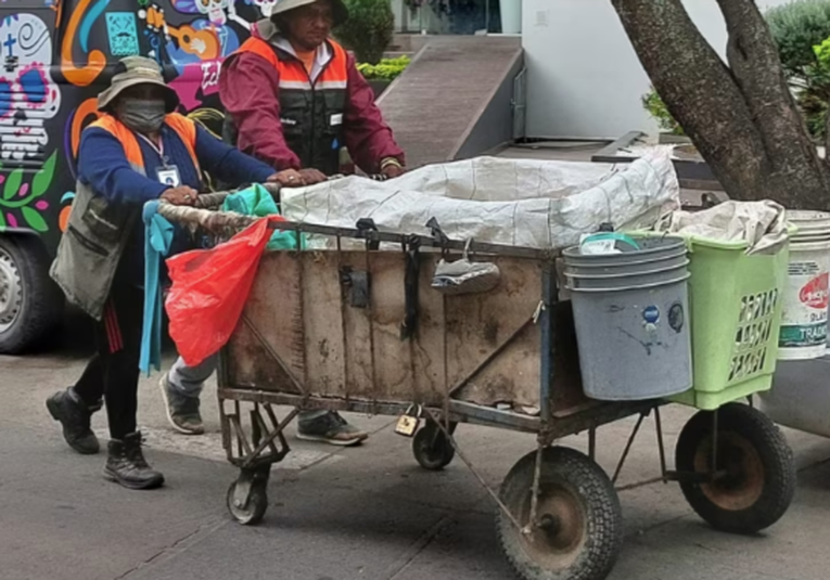 De la basura a la economí­a circular: mujeres bolivianas defienden su ''trabajo digno'' de-la-basura-a-la-economia-circular-mujeres-bolivianas-defienden-su-trabajo-digno-094552-094604.png