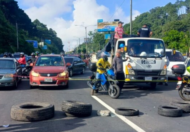 Décimo día de protestas: El país enfrenta desafíos significativos por bloqueos en carreteras decimo-dia-de-protestas-el-pais-enfrenta-desafios-significativos-por-bloqueos-en-carreteras-171648-171657.jpg