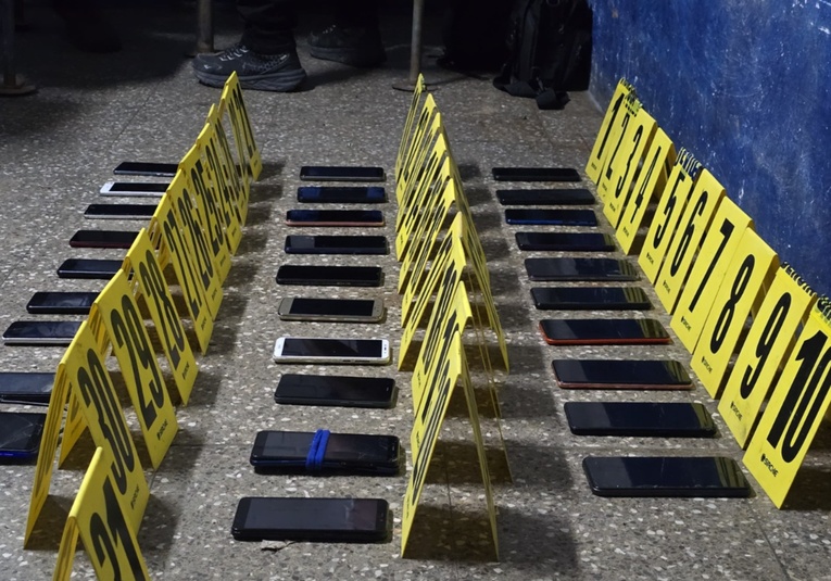 Decomisan 29 celulares en poder de pandilleros en granja de rehabilitación