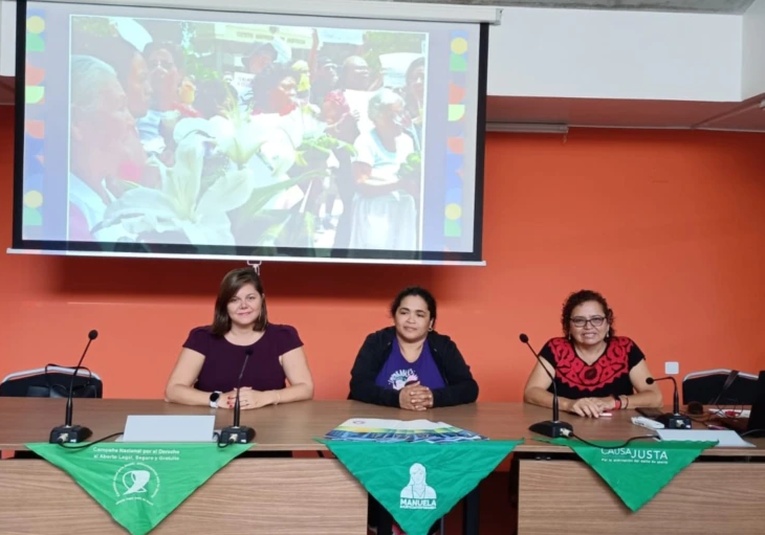 Defensoras de condenadas por aborto en El Salvador celebran liberación de 64 mujeres defensoras-de-condenadas-por-aborto-en-el-salvador-celebran-liberacion-de-64-mujeres-183247-183250.jpg