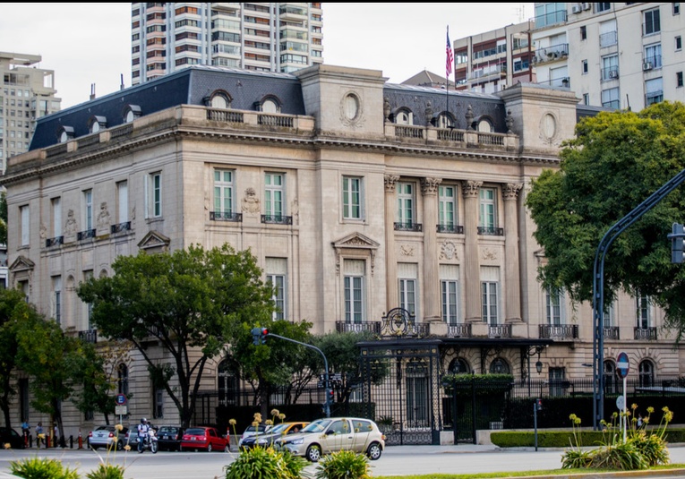Desalojan embajada de EE.UU. en Argentina por amenaza de bomba desalojan-embajada-de-ee-uu-en-argentina-por-amenaza-de-bomba-092636-092725.jpg