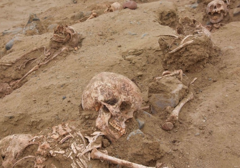 Descubren en Perú un entierro con 76 niños sacrificados durante la época prehispánica