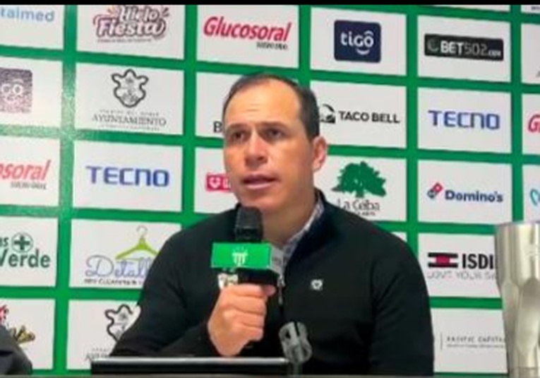 Destituyen a Dwight Pezzarossi por malos resultados de la Antigua GFC