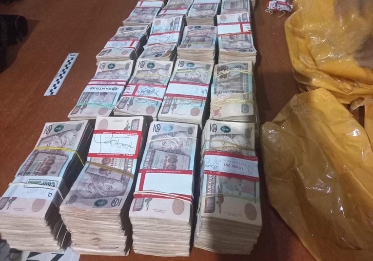 Detenido por posesión de dinero dudoso: Operativo revela Q1,200,000 en camión interceptado detenido-por-posesion-de-dinero-dudoso-operativo-revela-q-1-200-000-en-camion-interceptado-131020-131029.jpg