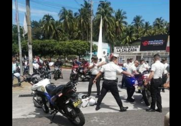 Detenidos en Santa Lucía Cotzumalguapa tres individuos acusados de extorsionar durante protesta. detenidos-en-santa-lucia-cotzumalguapa-tres-individuos-acusados-de-extorsionar-durante-protesta-172612-172930.jpg