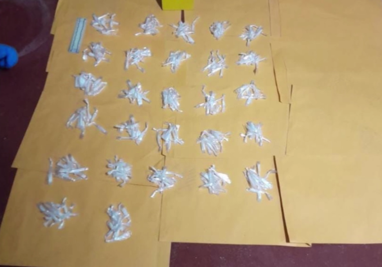 Detienen a presunto narcomenudistra en posesión de cocaína y fuerte cantidad de efectivo detienen-a-presunto-narcomenudistra-en-posesion-de-cocaina-y-fuerte-cantidad-de-efectivo-165442-165656.png