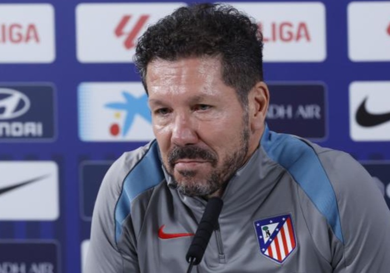  Diego Simeone crítico con la no expulsión ante el Alavés de Vinicius y Endrick que jugarán el derbi diego-simeone-critico-con-la-no-expulsion-ante-el-alaves-de-vinicius-y-endrick-que-jugar-n-el-derbi-091339-091424.jpg
