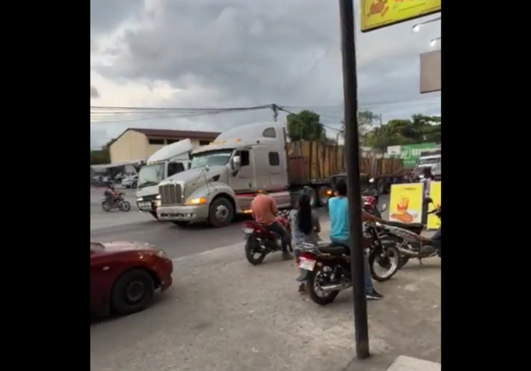Disputa entre dos pilotos de transporte pesado termina en disparos disputa-entre-dos-pilotos-de-transporte-pesado-termina-en-disparos-054614-054825.png