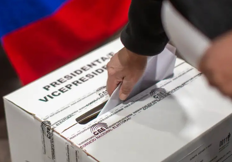 Ecuador: UE y OEA descartan fraude ante denuncias de Noboa ecuador-ue-y-oea-descartan-fraude-ante-denuncias-de-noboa-091856-091912.jpg