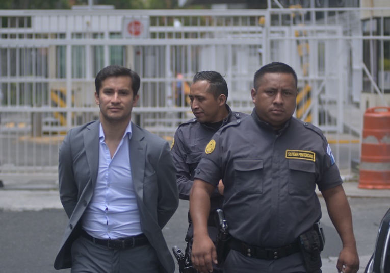 Eduardo Masaya es trasladado por segunda vez al preventivo de zona 18 eduardo-masaya-es-trasladado-por-segunda-vez-al-preventivo-de-zona-18-132037-132118.jpg