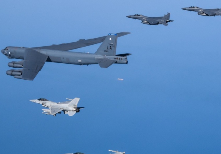 EE.UU. desplegará un bombardero con capacidad nuclear para ejercicios conjuntos con Corea del Sur ee-uu-desplegar-un-bombardero-con-capacidad-nuclear-para-ejercicios-conjuntos-con-corea-del-sur-081655-081847.jpg