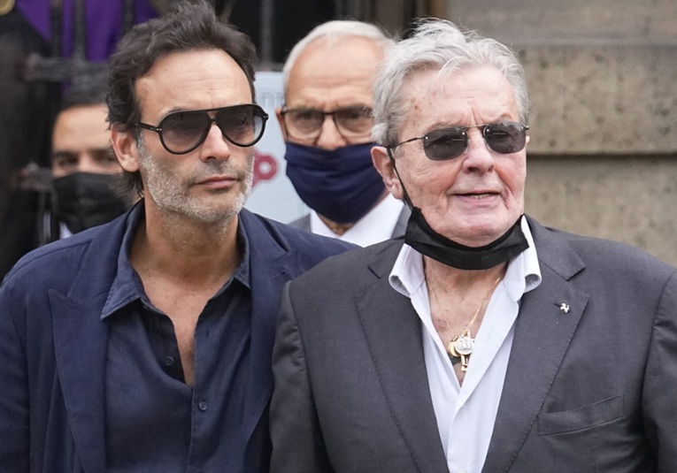 El actor francés Alain Delon decide poner fin a su vida a través de la eutanasia el-actor-frances-alain-delon-decide-poner-fin-a-su-vida-a-traves-de-la-eutanasia-135400-135420.jpg