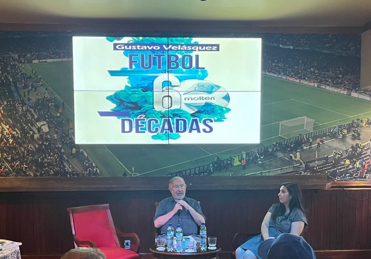 El cronista deportivo Gustavo Velásquez presenta su libro “Fútbol de 6 décadas” el-cronista-deportivo-gustavo-vel-squez-presenta-su-libro-ldquo-futbol-de-6-decadas-rdquo-190007-190508.jpg