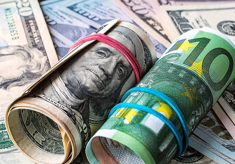El dólar supera el valor del euro por primera vez en 20 años el-dolar-supera-el-valor-del-euro-por-primera-vez-en-20-anos-101137-101242.jpg