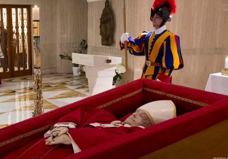 El funeral del papa, el 26 de abril en la plaza de San Pedro el-funeral-del-papa-el-26-de-abril-en-la-plaza-de-san-pedro-091848-092222.jpg