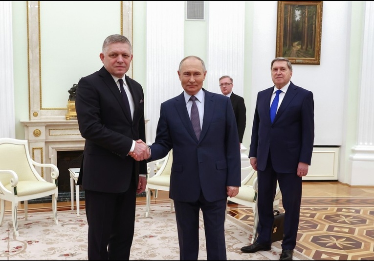 El Kremlin detalla de qué hablaron Putin y Fico el-kremlin-detalla-de-que-hablaron-putin-y-fico-074709-074743.jpg