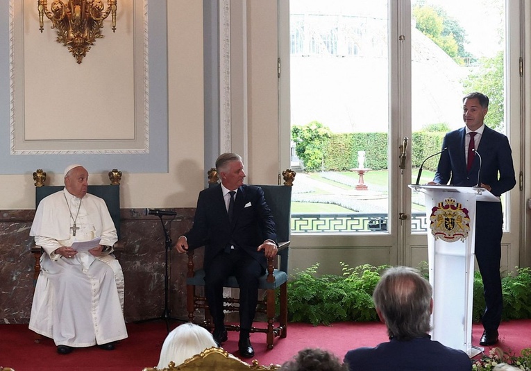 El primer ministro belga reclama al papa que las víctimas de abusos  necesitan justicia el-primer-ministro-belga-reclama-al-papa-que-las-victimas-de-abusos-necesitan-justicia-094104-094127.jpg