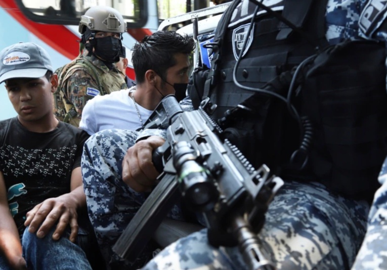 El Salvador detiene a más de 1.000 pandilleros, organismos humanitarios temen por estado de excepción el-salvador-detiene-a-m-s-de-1-000-pandilleros-organismos-humanitarios-temen-por-estado-de-excepcion-150848-150916.jpg