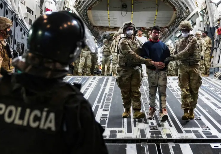 El Salvador niega a fiscal venezolano defensa de deportados el-salvador-niega-a-fiscal-venezolano-defensa-de-deportados-090615-090622.jpg