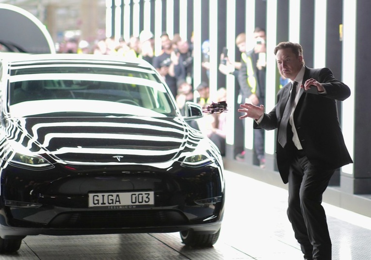 Elon Musk inaugura su primera fábrica europea de Tesla elon-musk-inaugura-su-primera-f-brica-europea-de-tesla-135235-135310.jpg