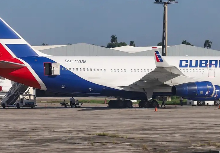 Empresas niegan combustible a aerolínea cubana en Argentina empresas-niegan-combustible-a-aerolinea-cubana-en-argentina-082930-082946.jpg