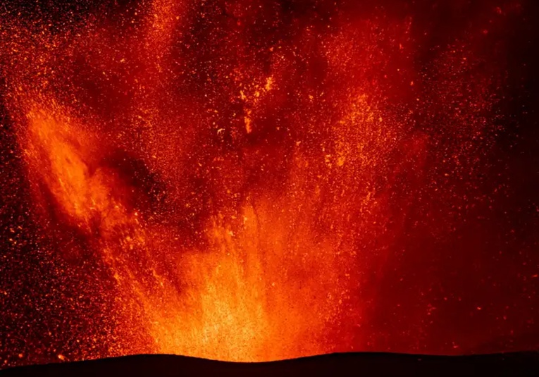 Erupción del volcán Etna obliga a desviar vuelos erupcion-del-volc-n-etna-obliga-a-desviar-vuelos-092450-092516.jpg